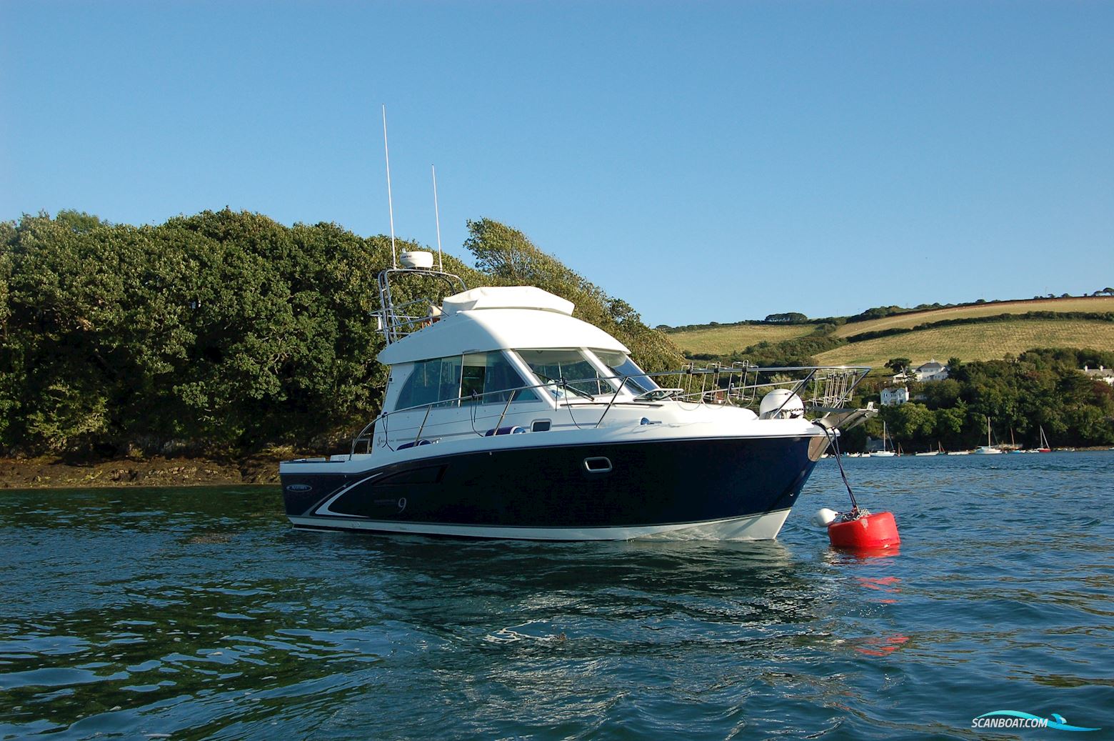 Beneteau Antares 9 Motorboten 2007, met Volvo Penta motor, United Kingdom