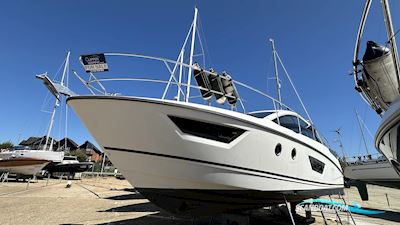 Beneteau Gran Turismo 40 Motorboten 2016, met Volvo Penta motor, United Kingdom