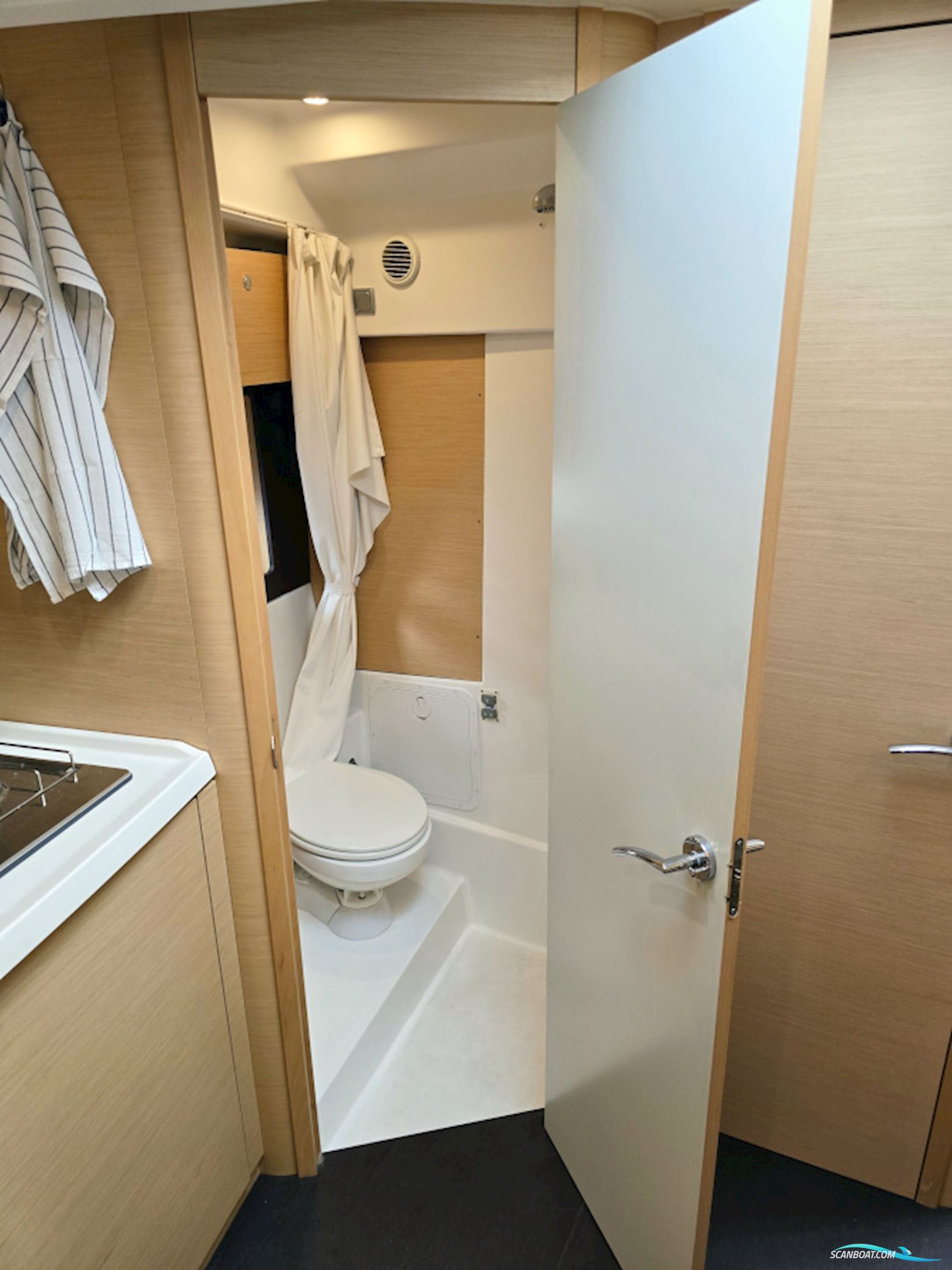 Beneteau Monte Carlo 37 SC Volvo Penta D4-260 EVC