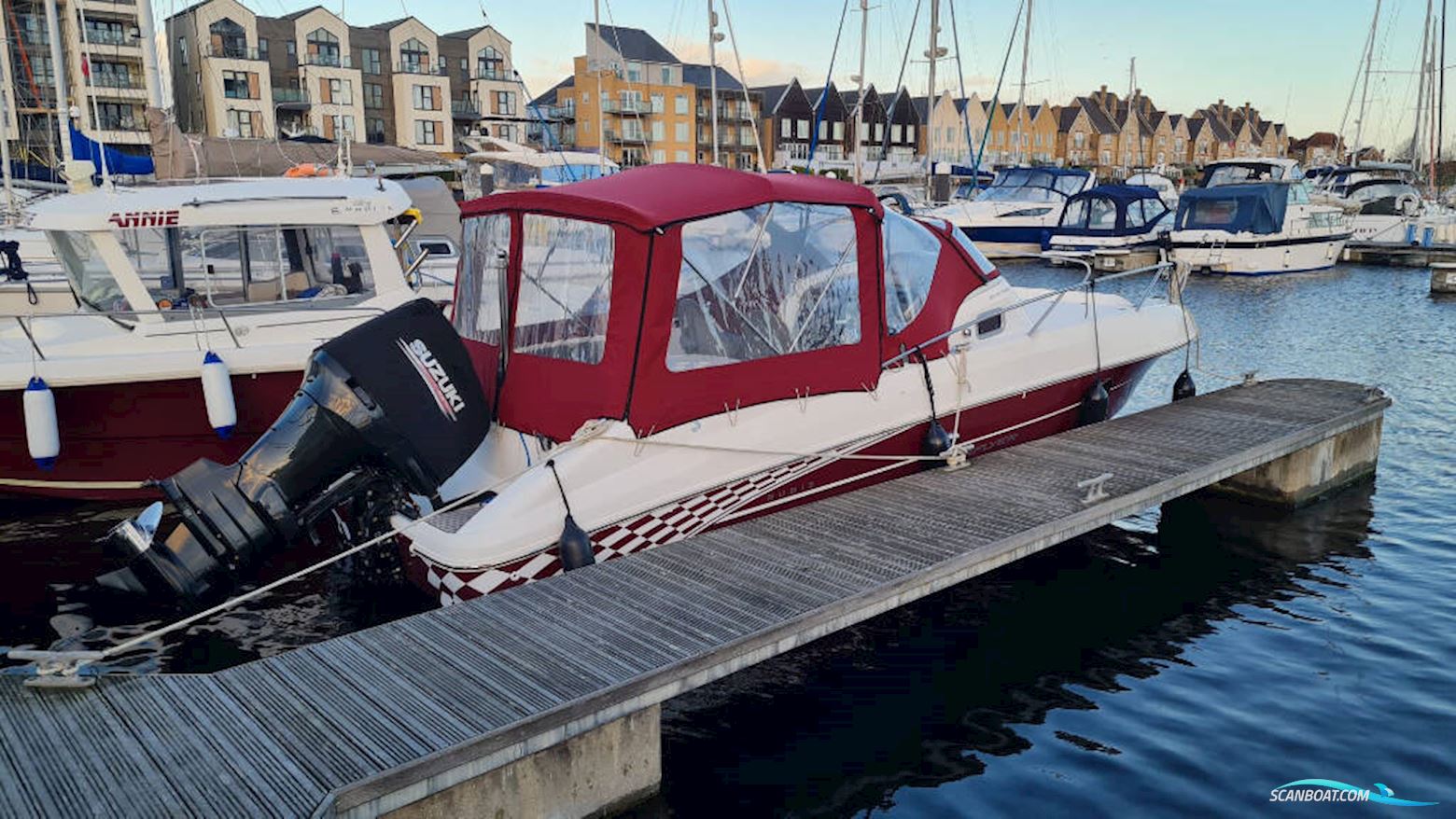 Beneteau Rubis 750 Flyer Sun Deck Motorboten 2013, met Suzuki  DF300 motor, United Kingdom