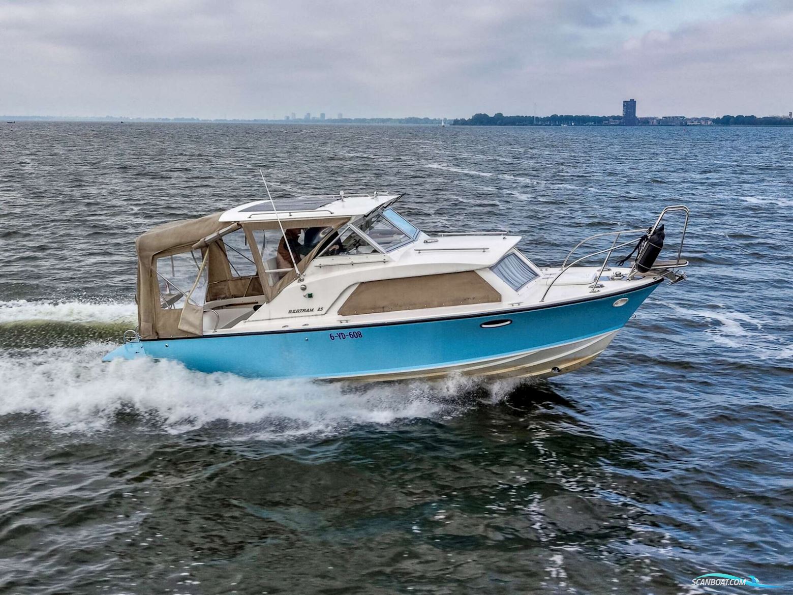 Bertram 25 Express Cruiser Motorboten 1963, met MerCruiser motor, The Netherlands