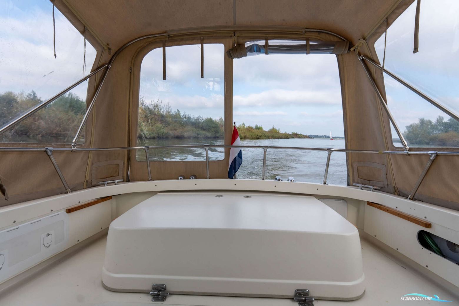 Bertram 25 Express Cruiser