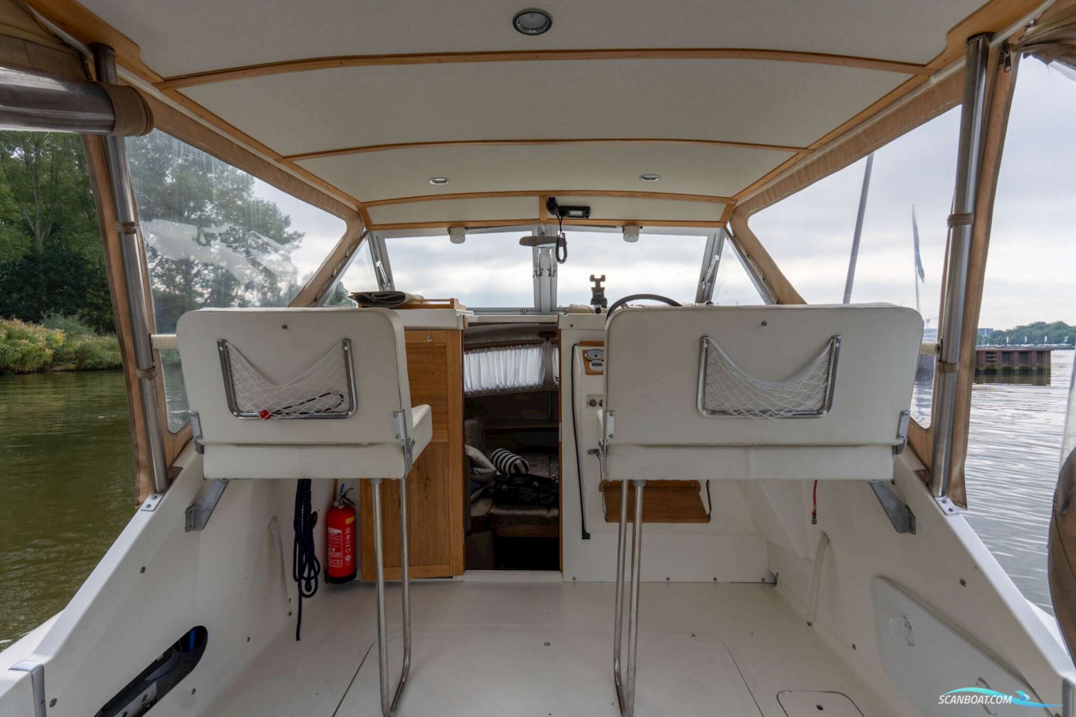 Bertram 25 Express Cruiser
