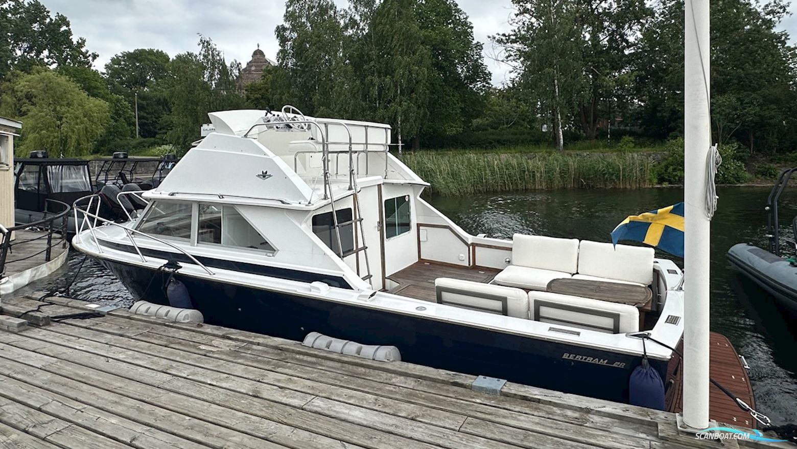 Bertram 28 Flybridge