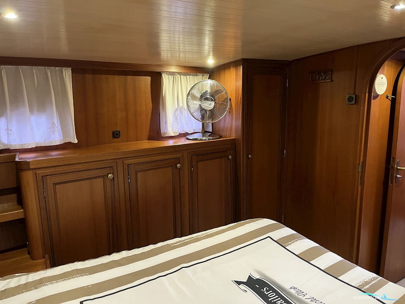 Blauwe Hand Trawler 1400