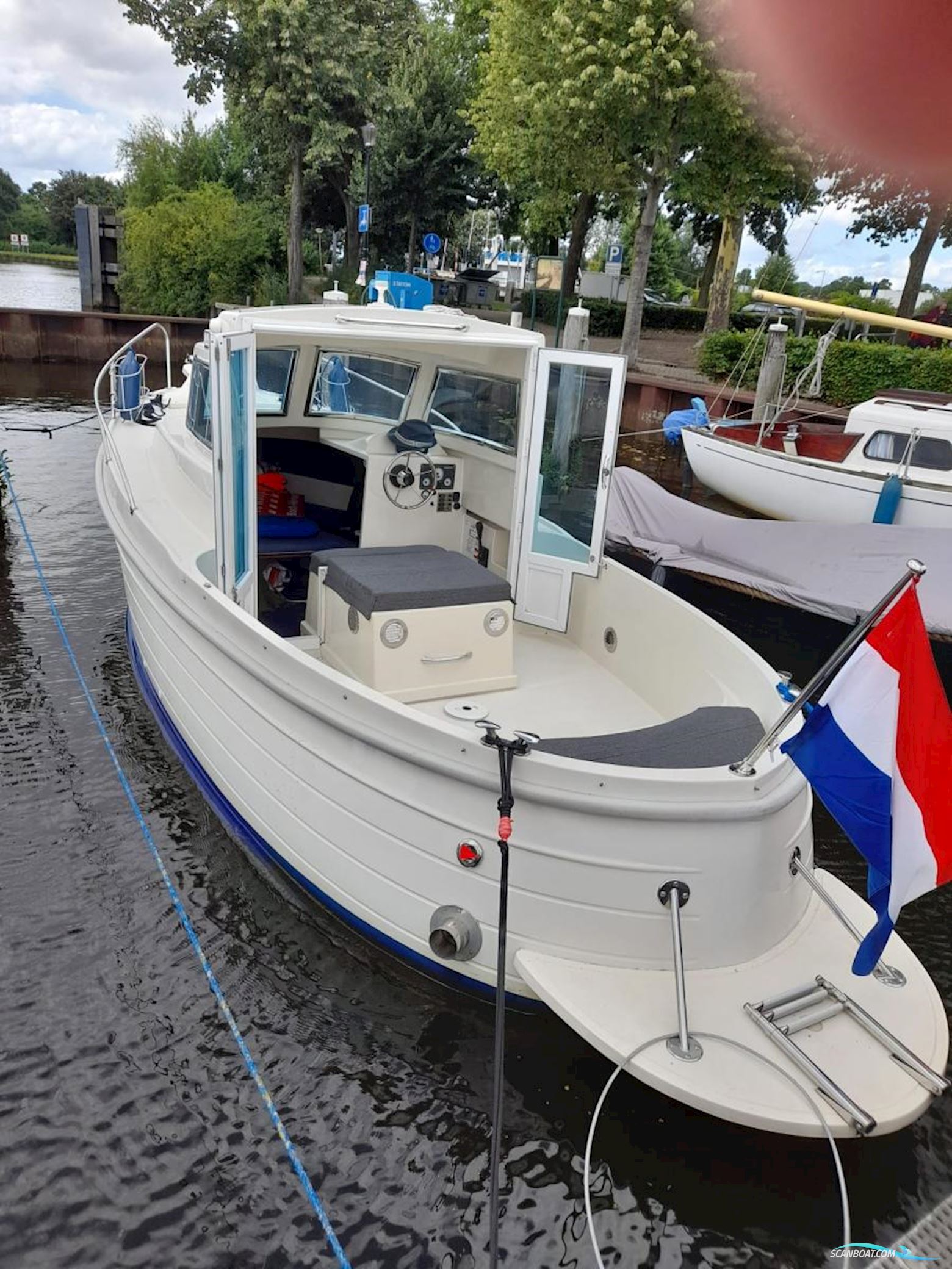 Blue Star Retro Cabin 22 Fisherboat