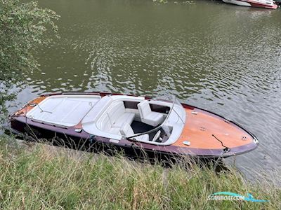 Boesch 680 Costa Brava de Luxe Motorboten 1986, met GM 6.2 V8 Marine Diesel motor, The Netherlands