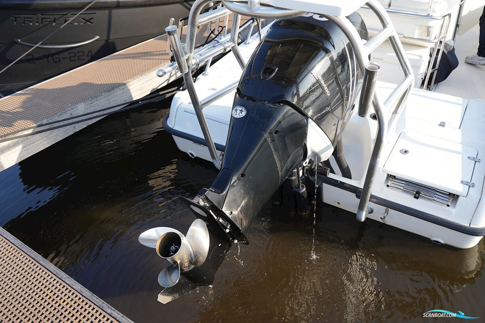 Boston Whaler 230 Dauntless