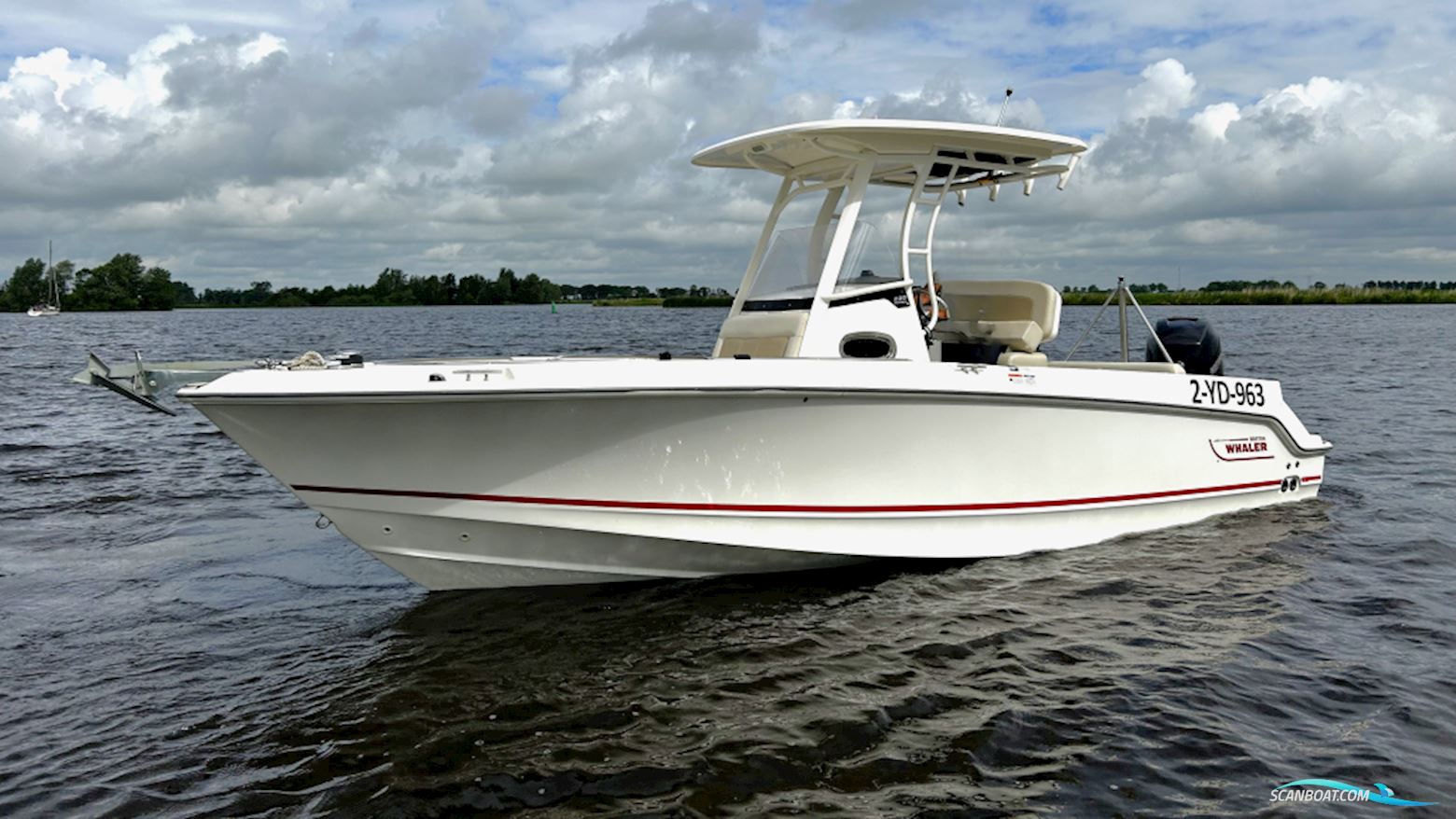 Boston Whaler 230 Outrage