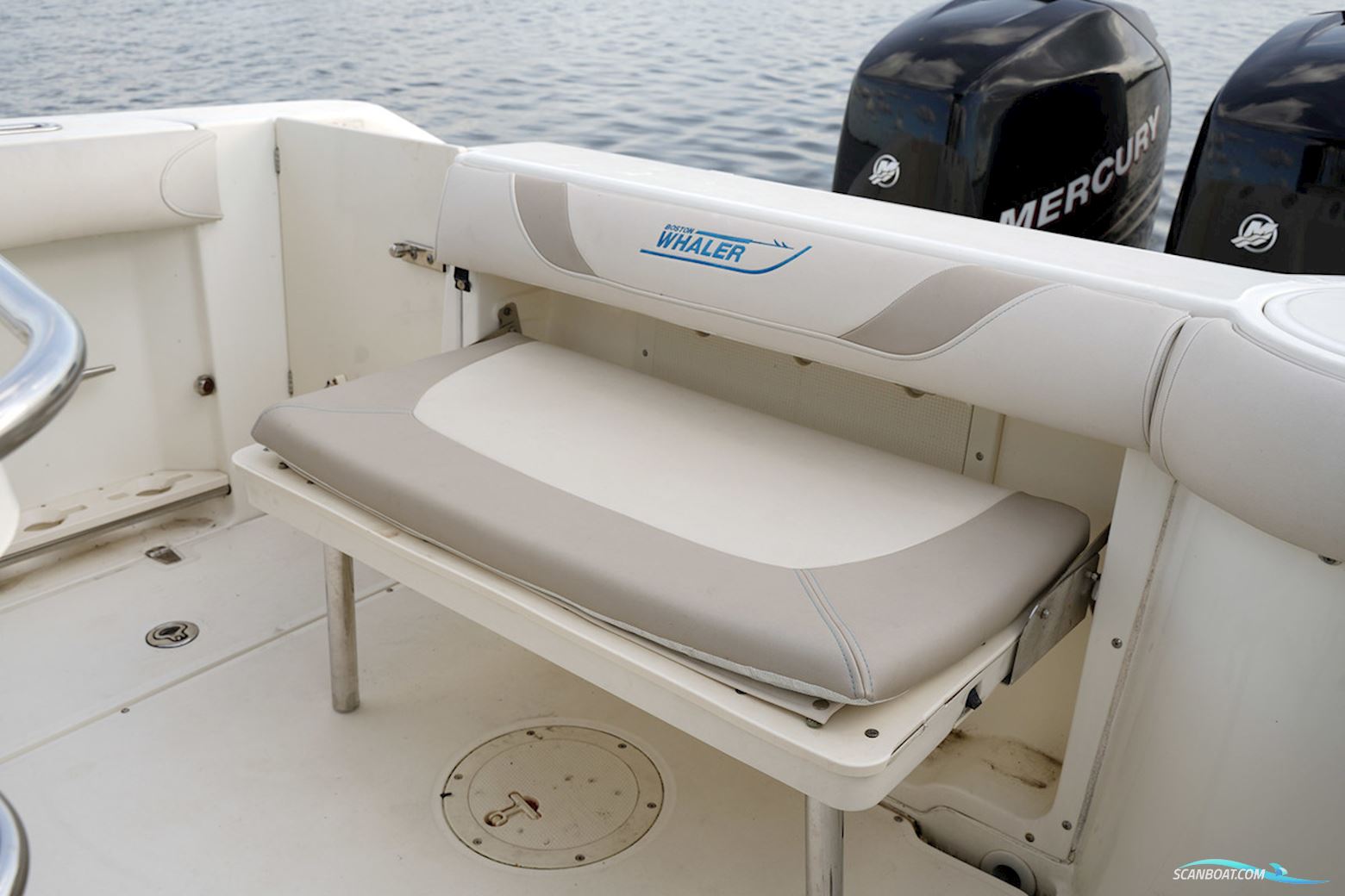 Boston Whaler 270 Outrage