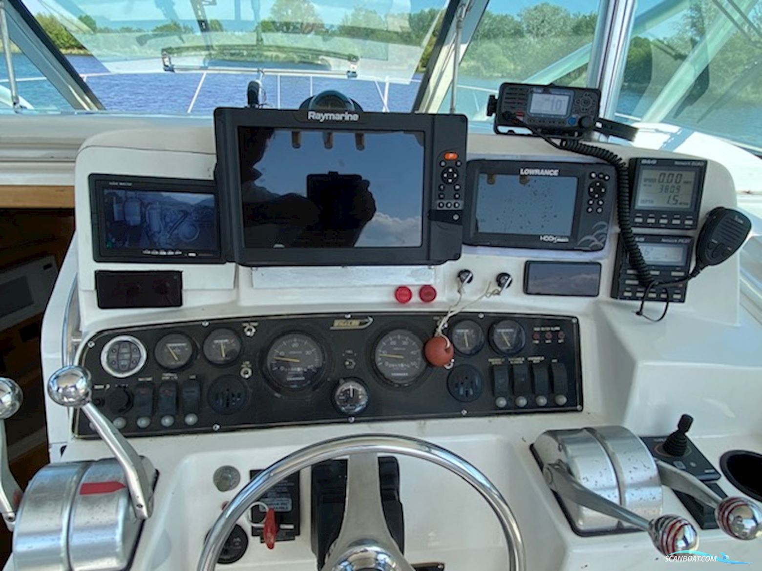Boston Whaler 340 Defiance