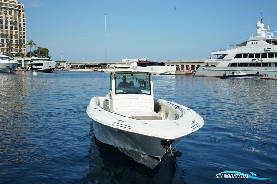 Boston Whaler 370 Outrage