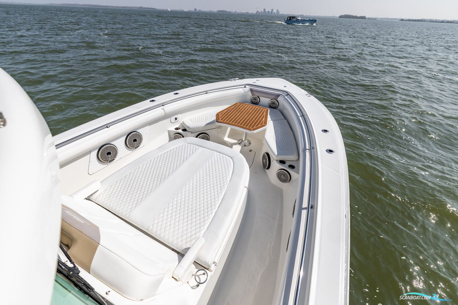 Boston Whaler 370 Outrage