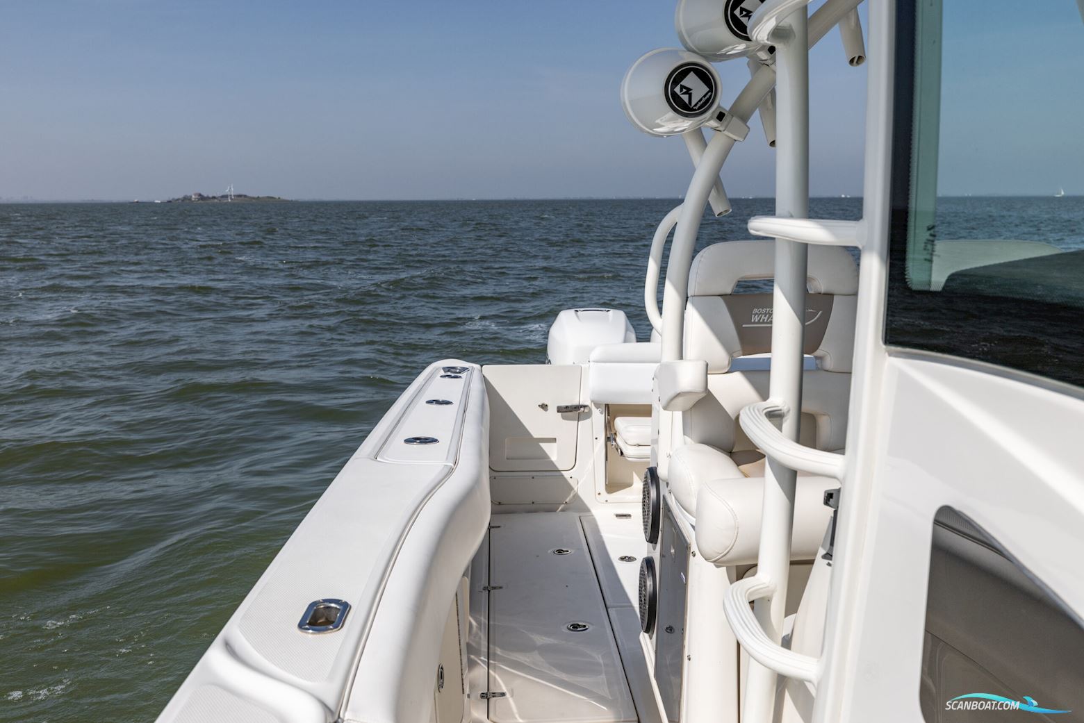 Boston Whaler 370 Outrage
