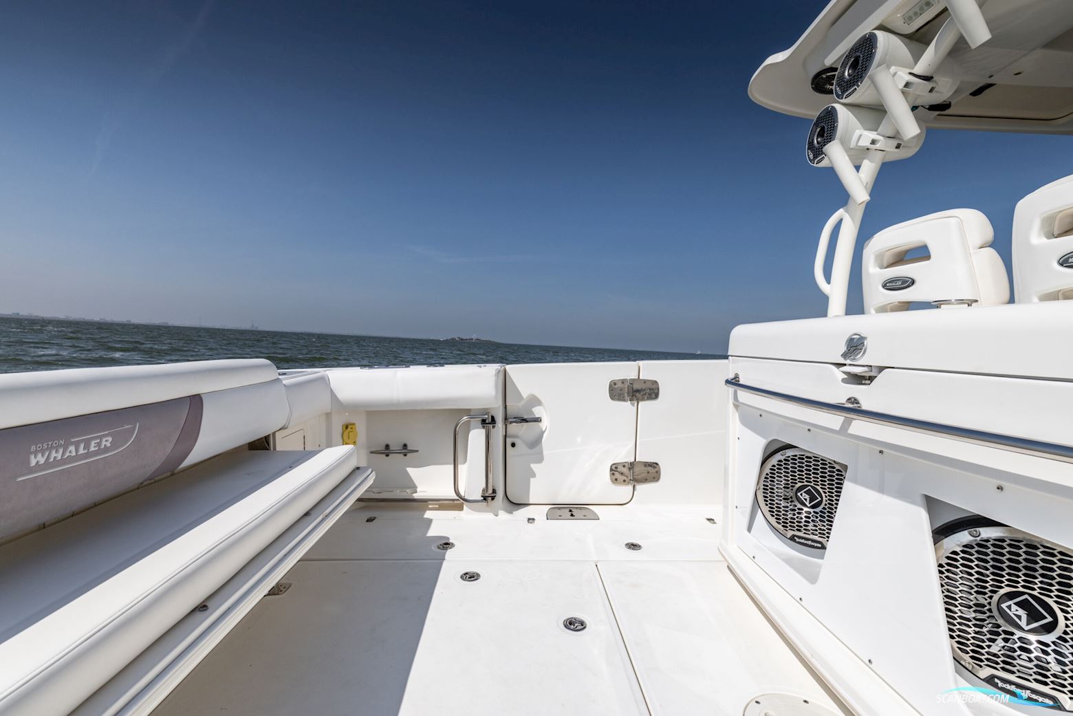 Boston Whaler 370 Outrage