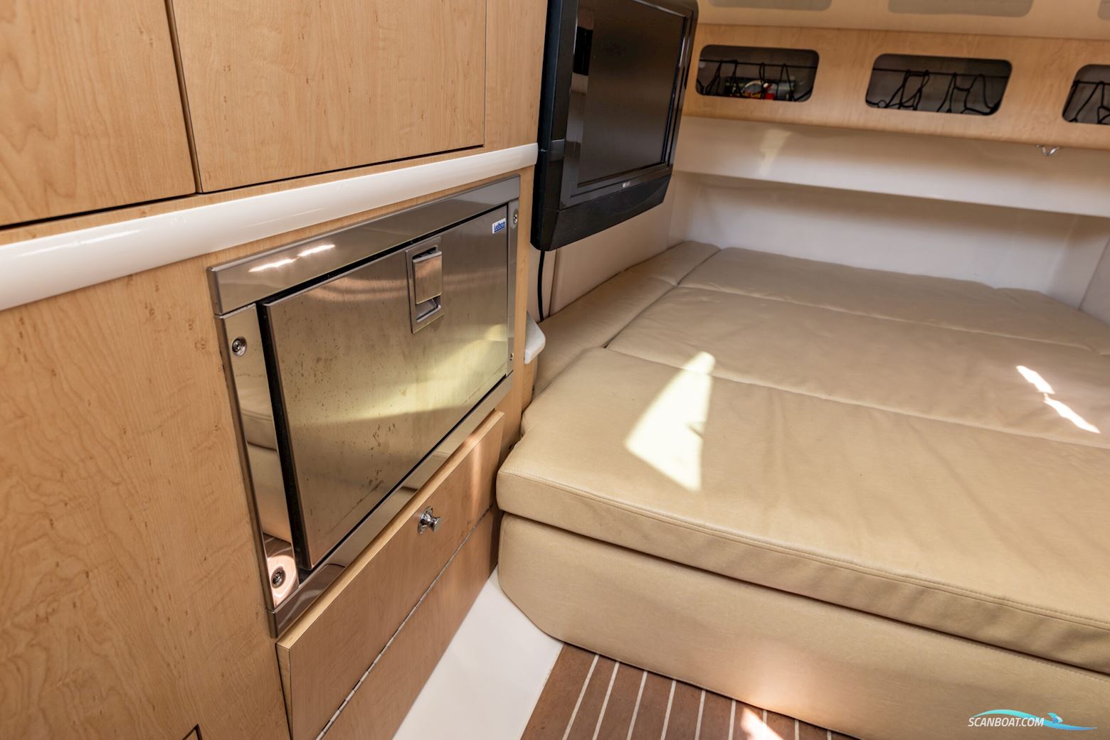 Boston Whaler 370 Outrage