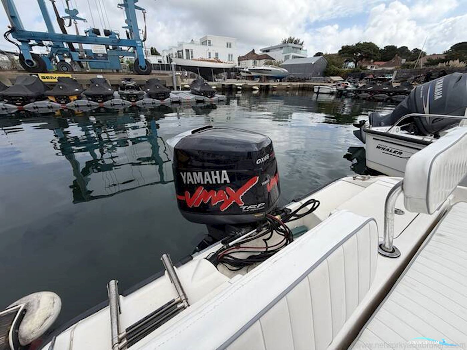 Boston Whaler Dauntless 18