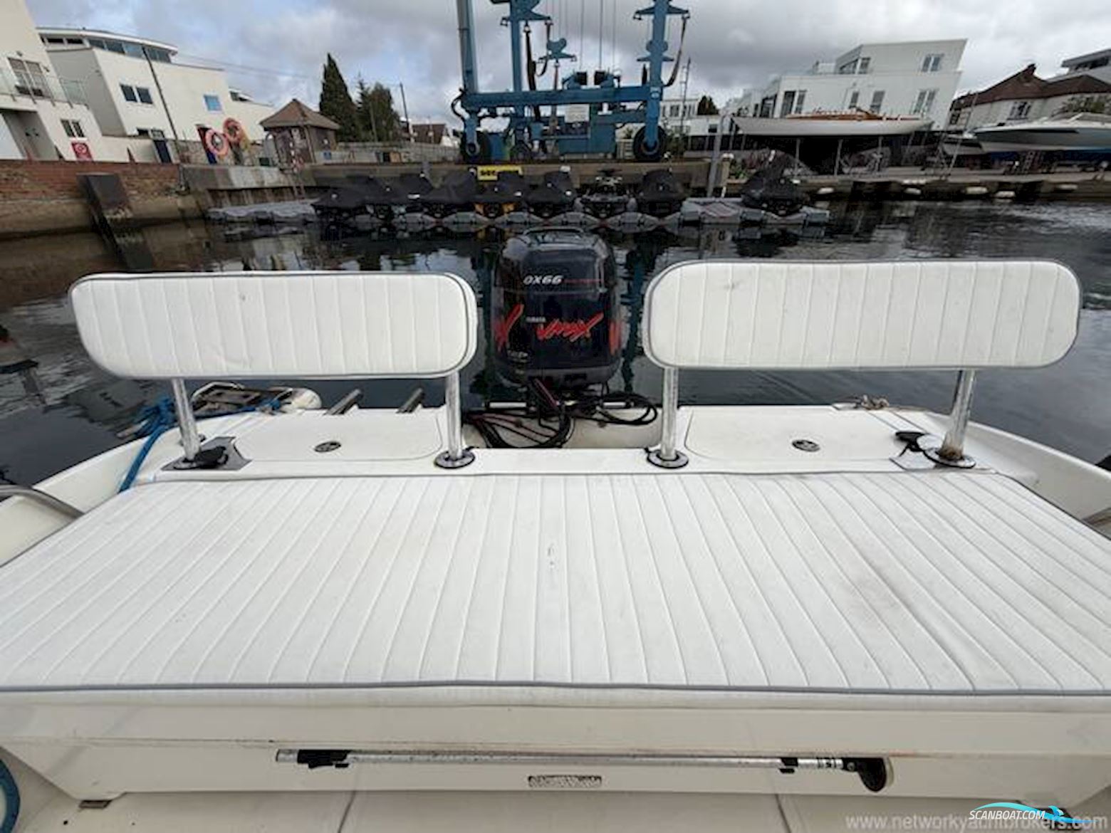 Boston Whaler Dauntless 18