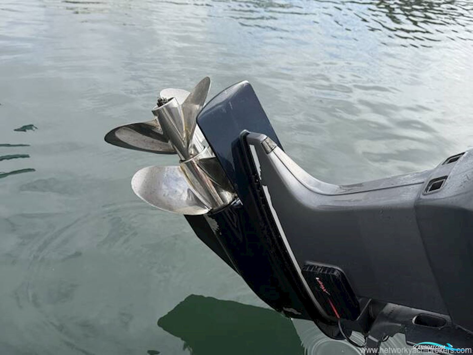 Boston Whaler Dauntless 18