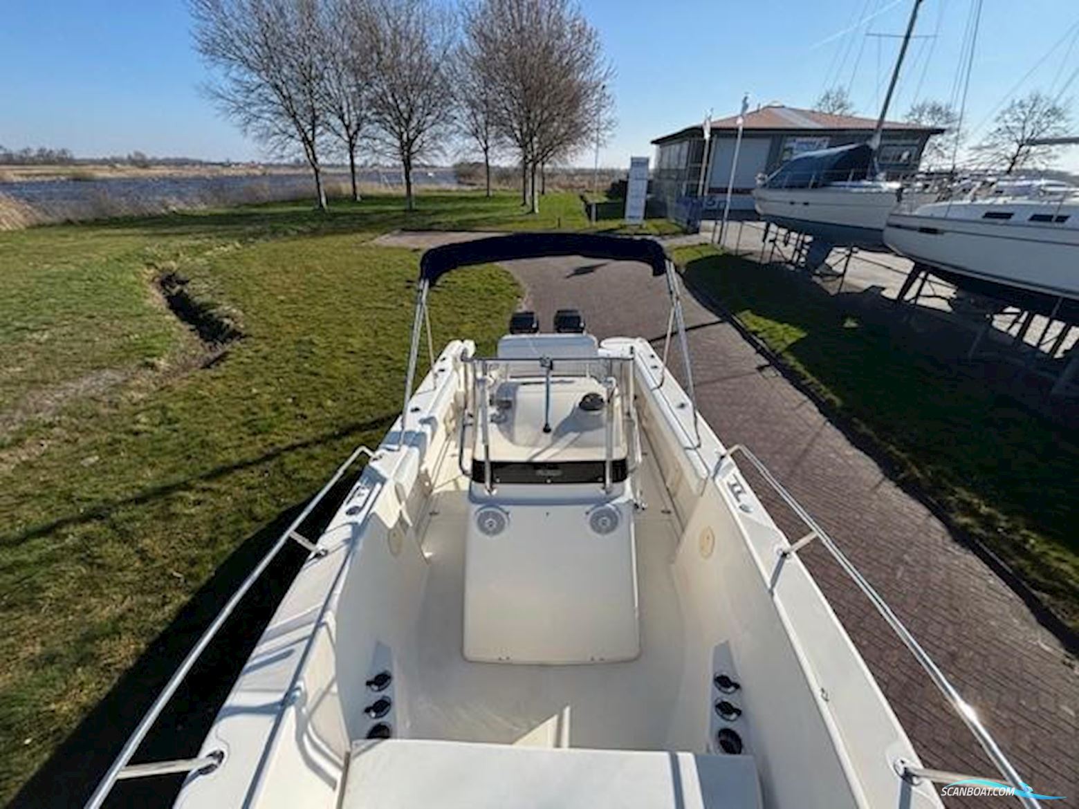 Boston Whaler Outrage 23