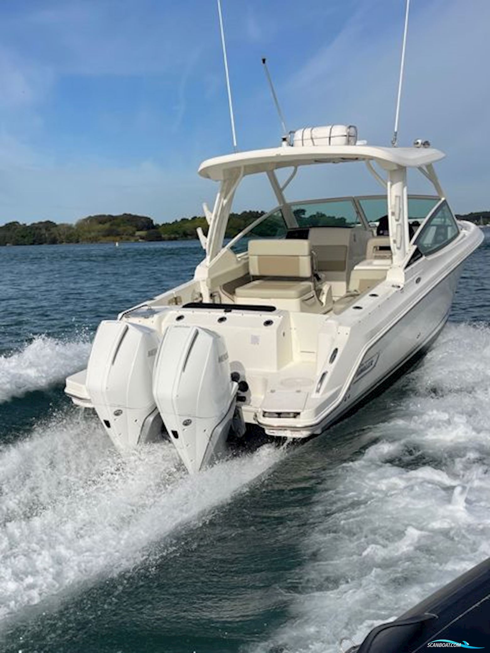 Boston Whaler Vantage 280
