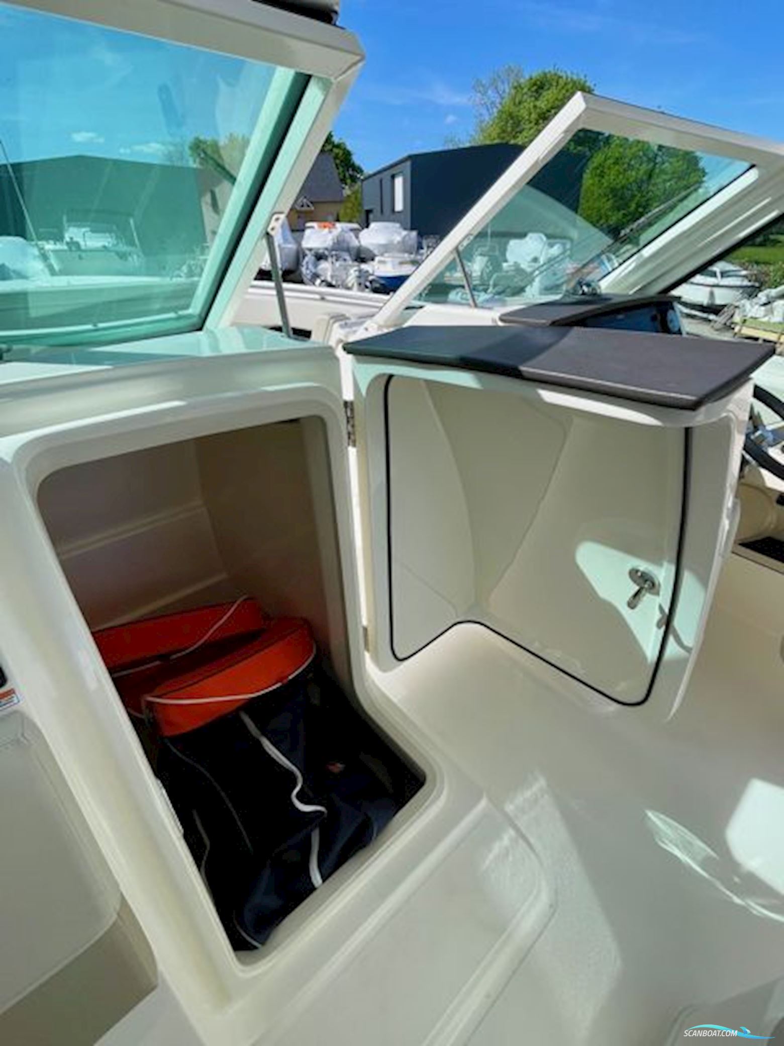 Boston Whaler Vantage 280