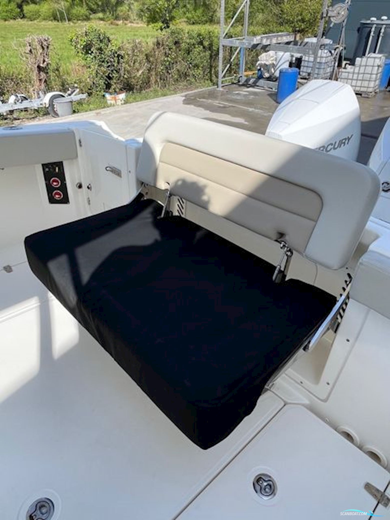 Boston Whaler Vantage 280