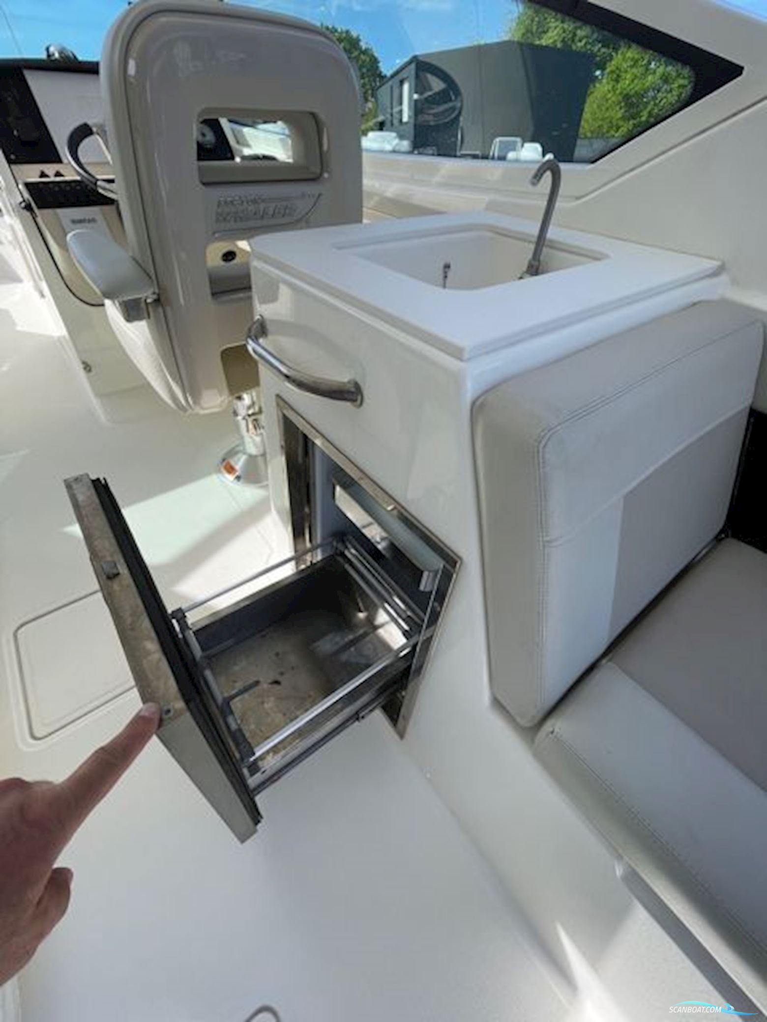 Boston Whaler Vantage 280