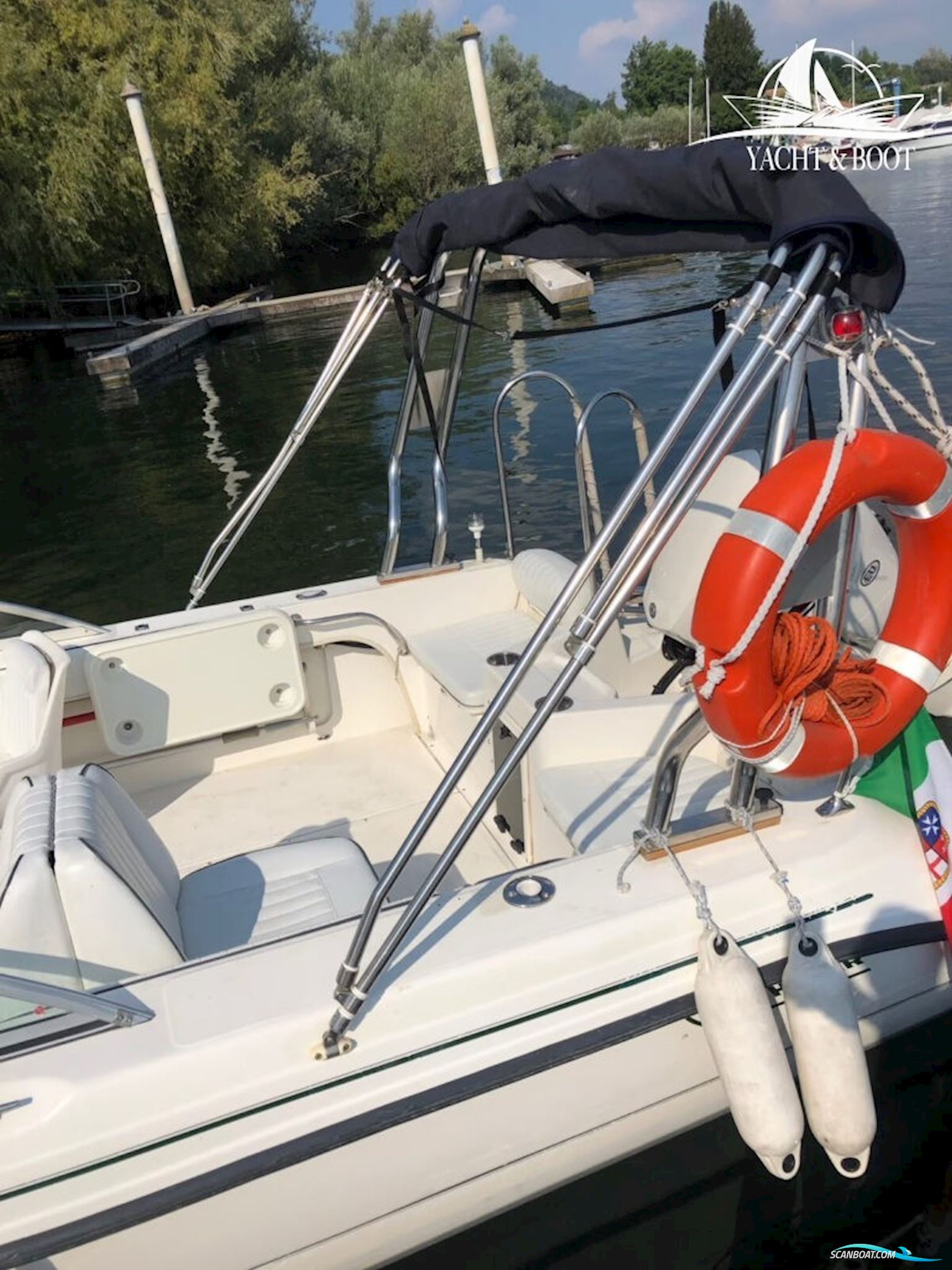 Boston Whaler Ventura 18