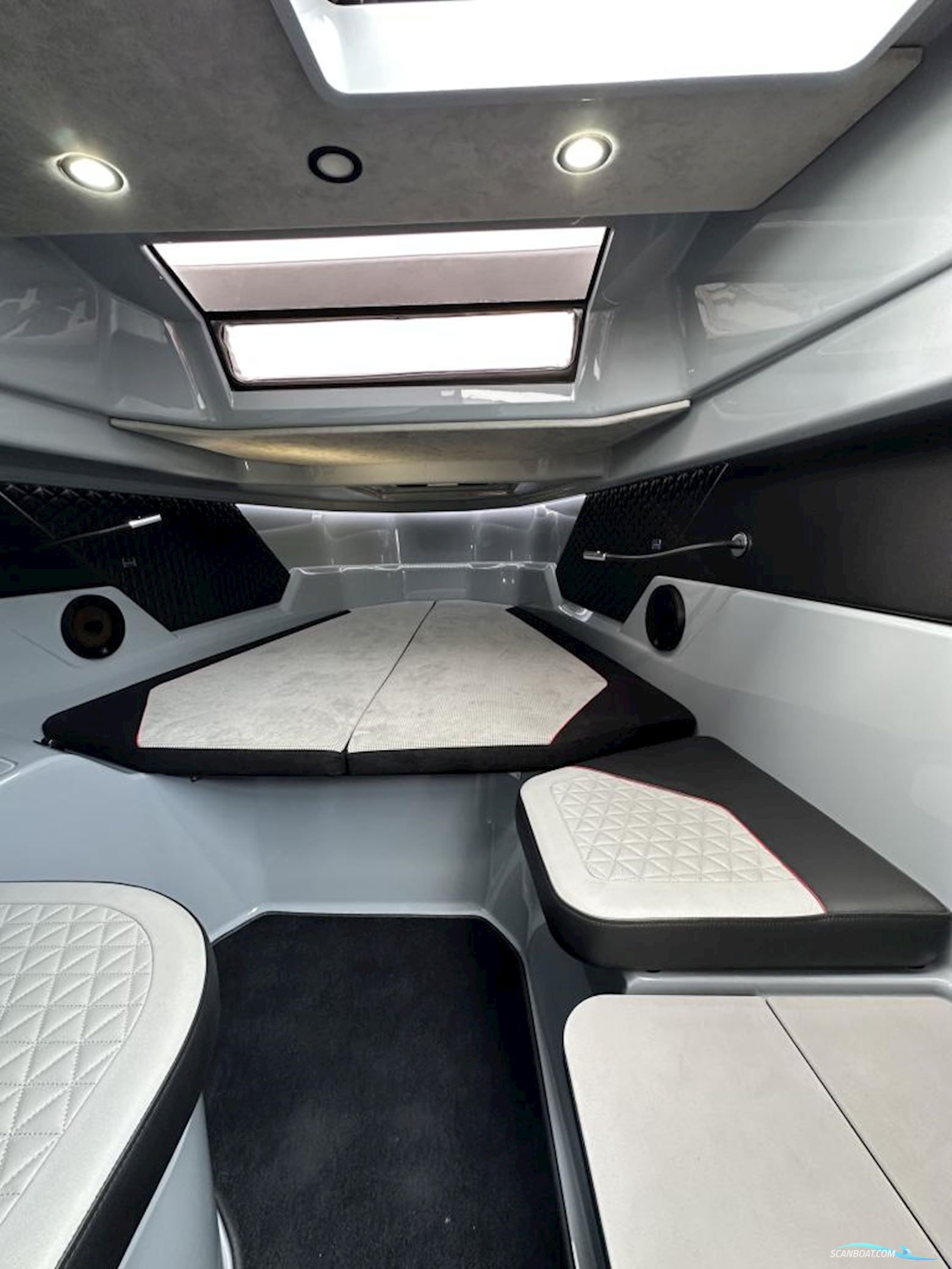 Brabus 300 Shadow - Multistorage