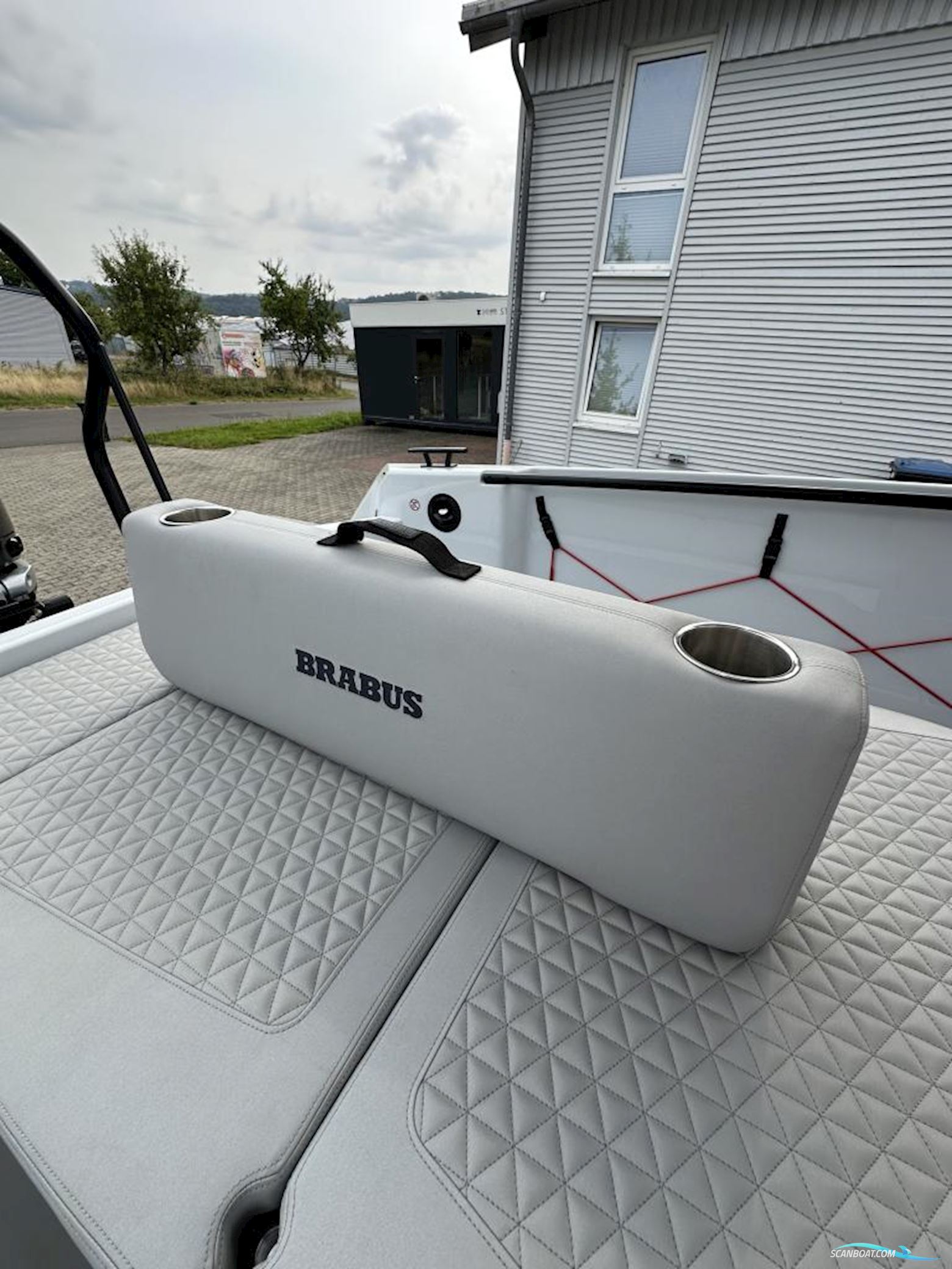 Brabus 300 Shadow - Multistorage