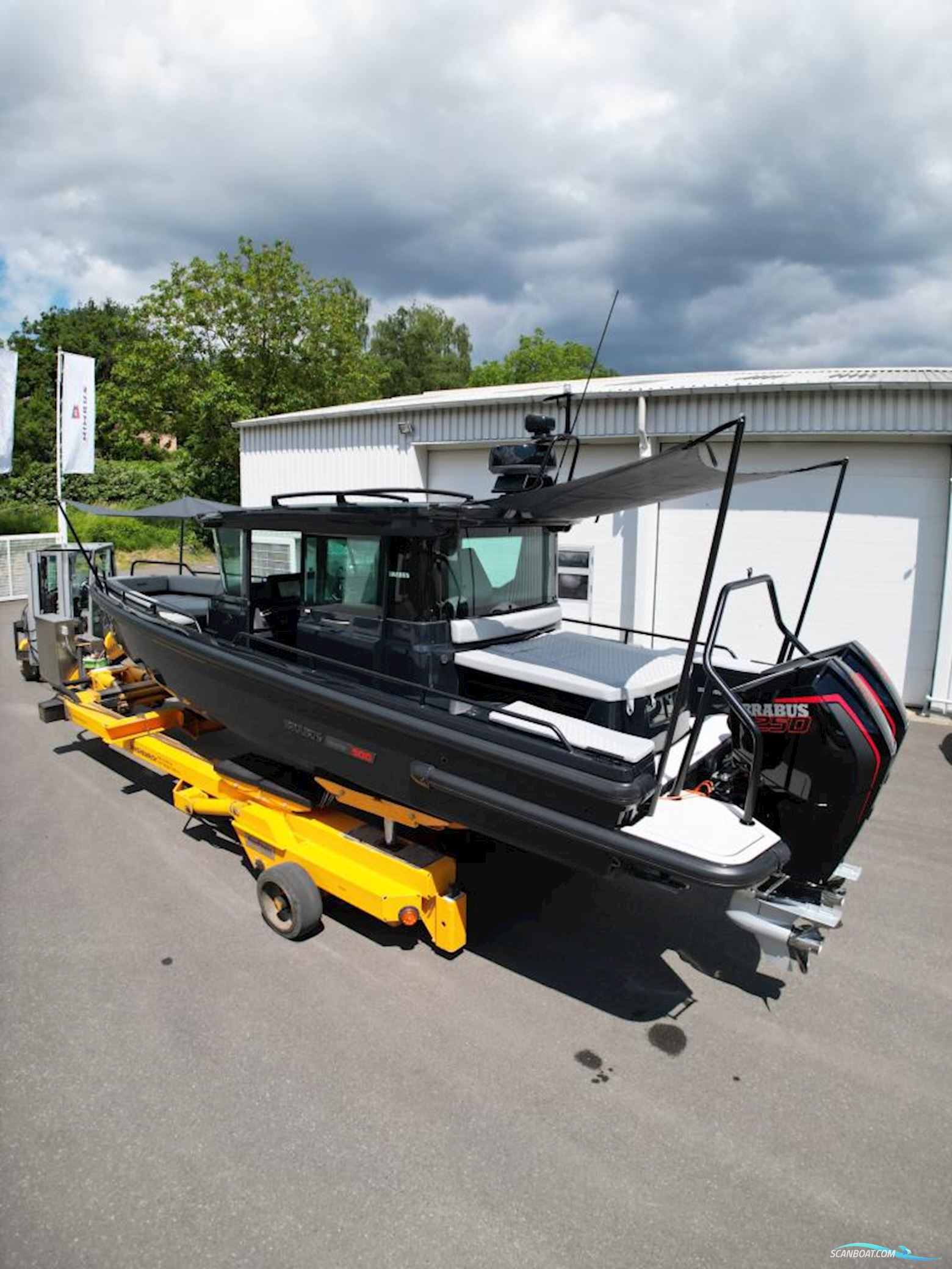 Brabus Shadow 500 Cabin