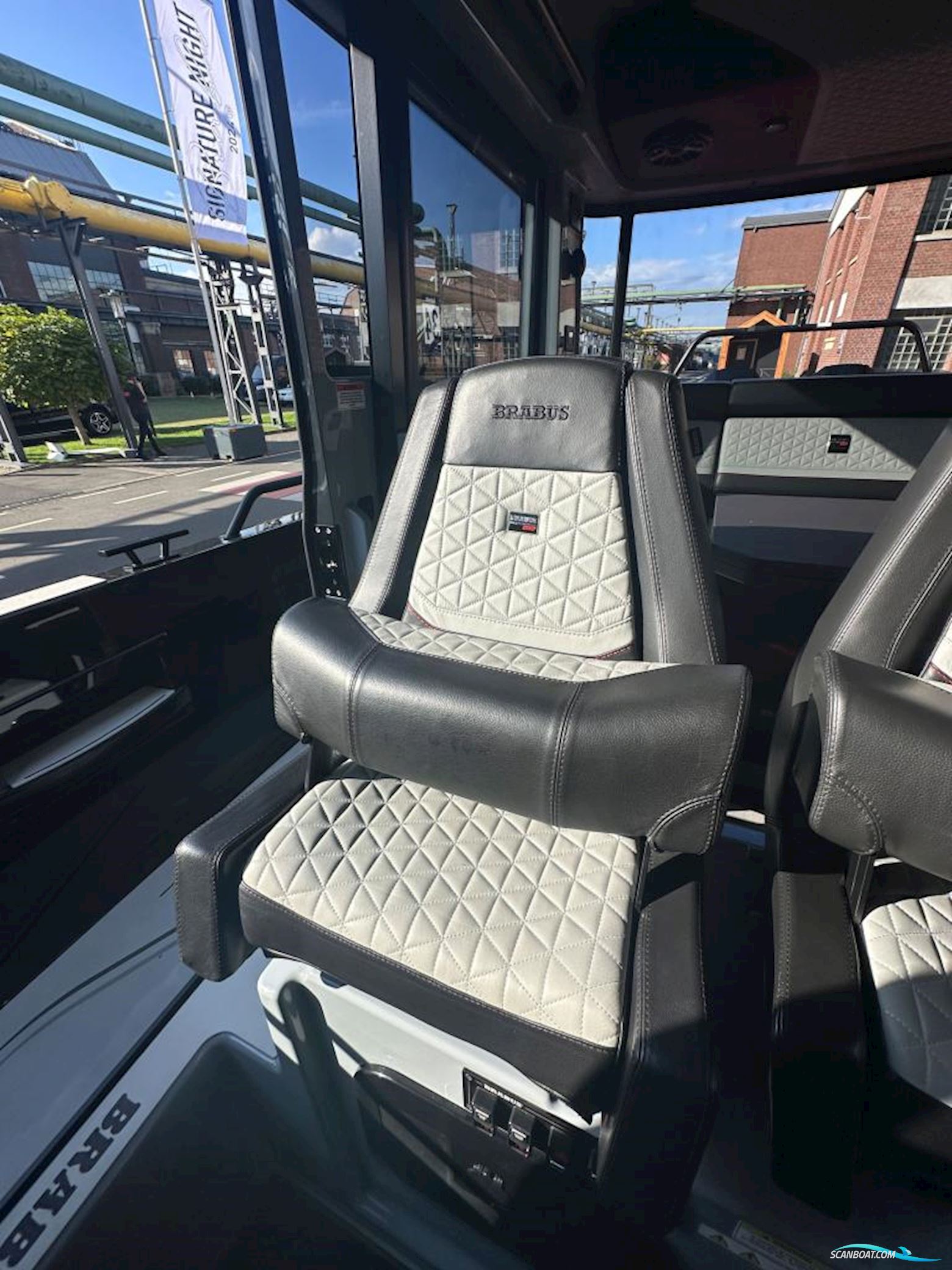 Brabus Shadow 900 Cross Cabin