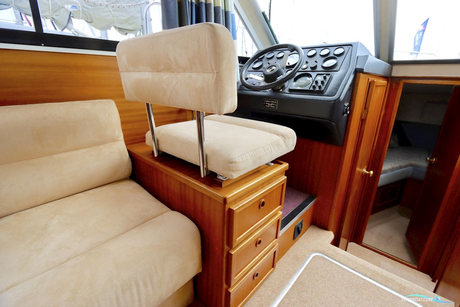 Broom 33