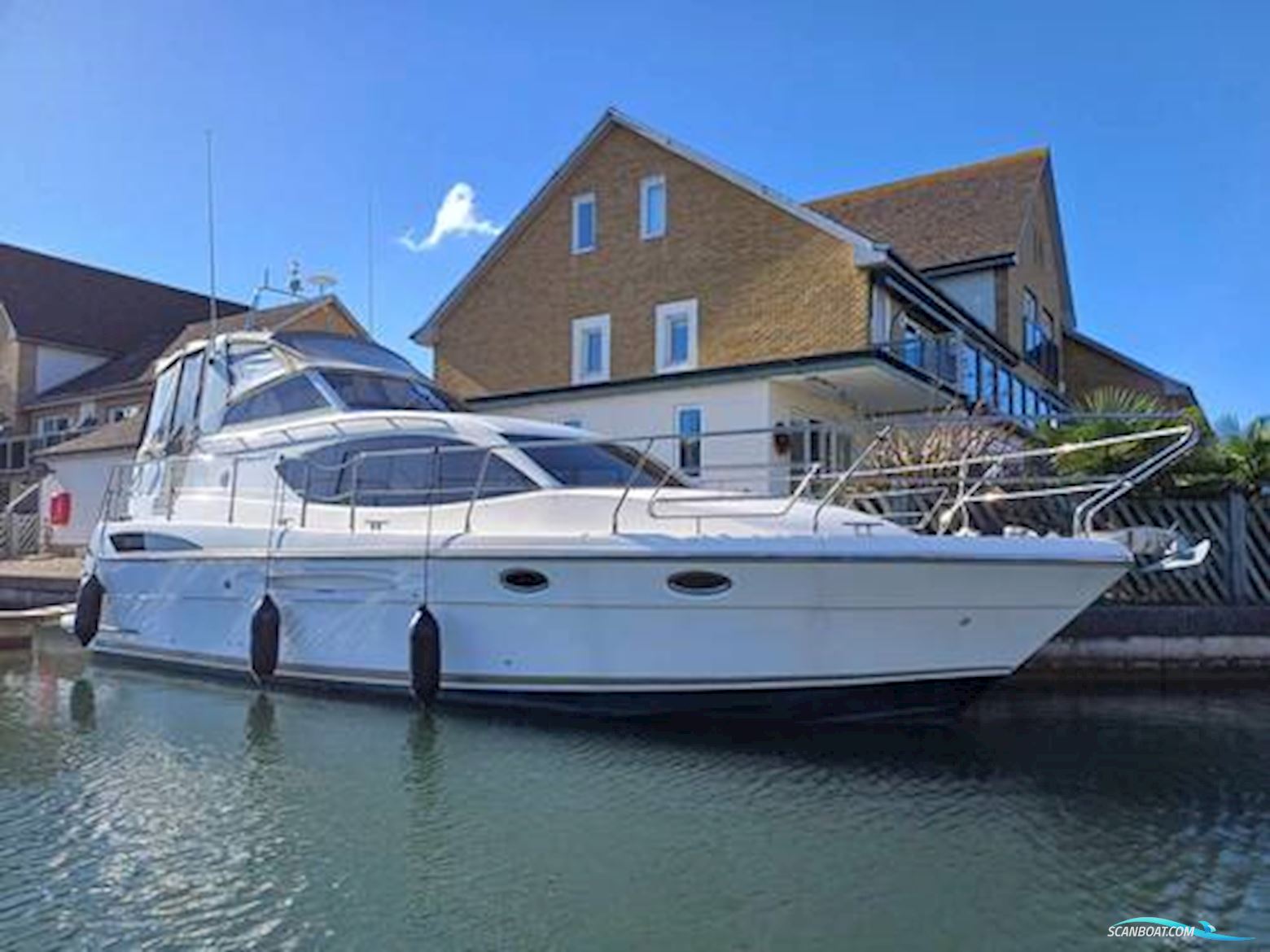 Broom 370 Motorboten 2012, met Volvo Penta D6-330 motor, United Kingdom