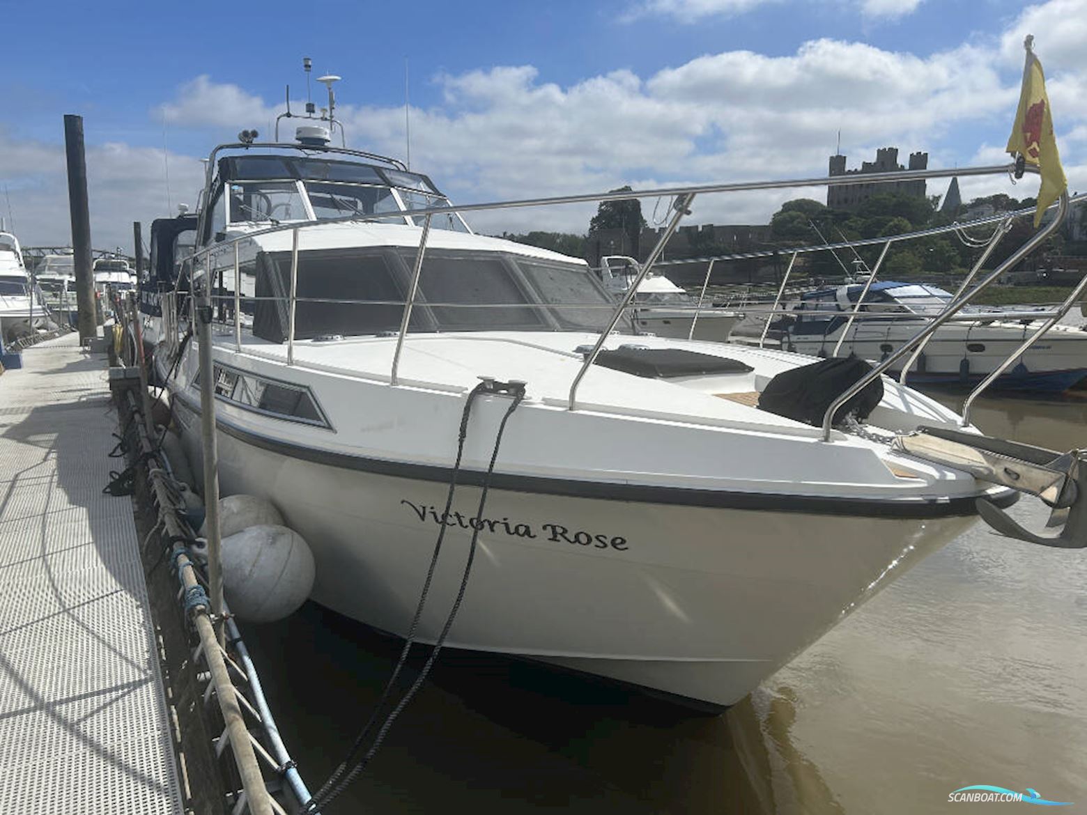 Broom 40 Monarch Motorboten 1989, met Sabre 225S motor, United Kingdom