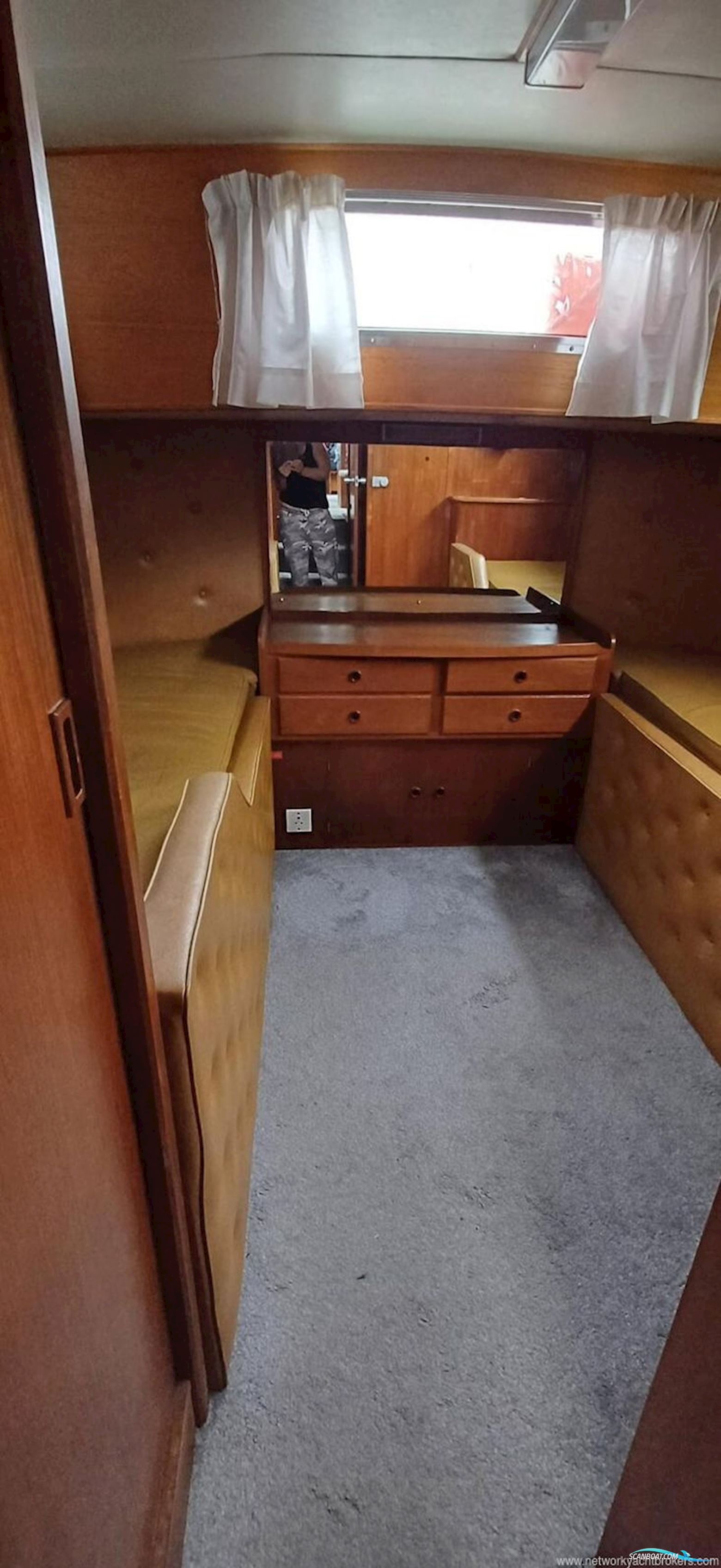 Broom Ocean 37