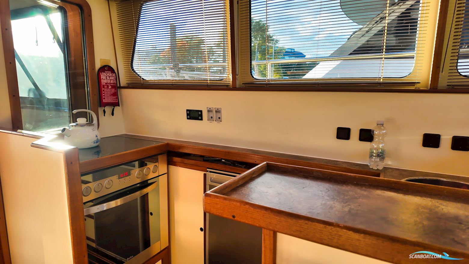 Bruce Roberts Euro 12.00 Flybridge