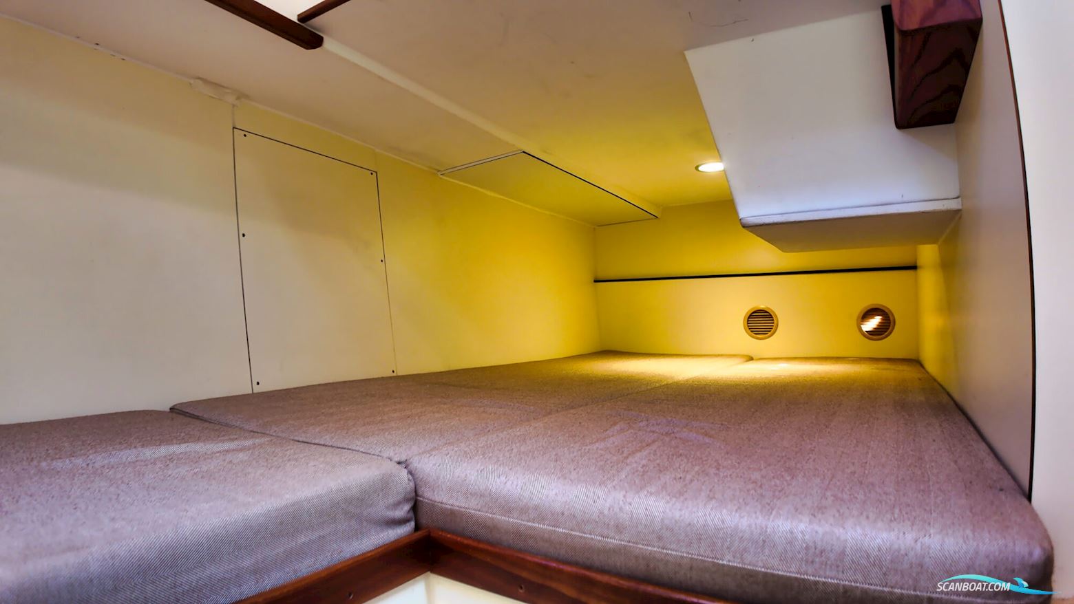 Bruce Roberts Euro 12.00 Flybridge