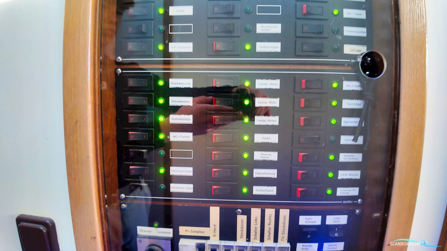 Bruce Roberts Euro 12.00 Flybridge