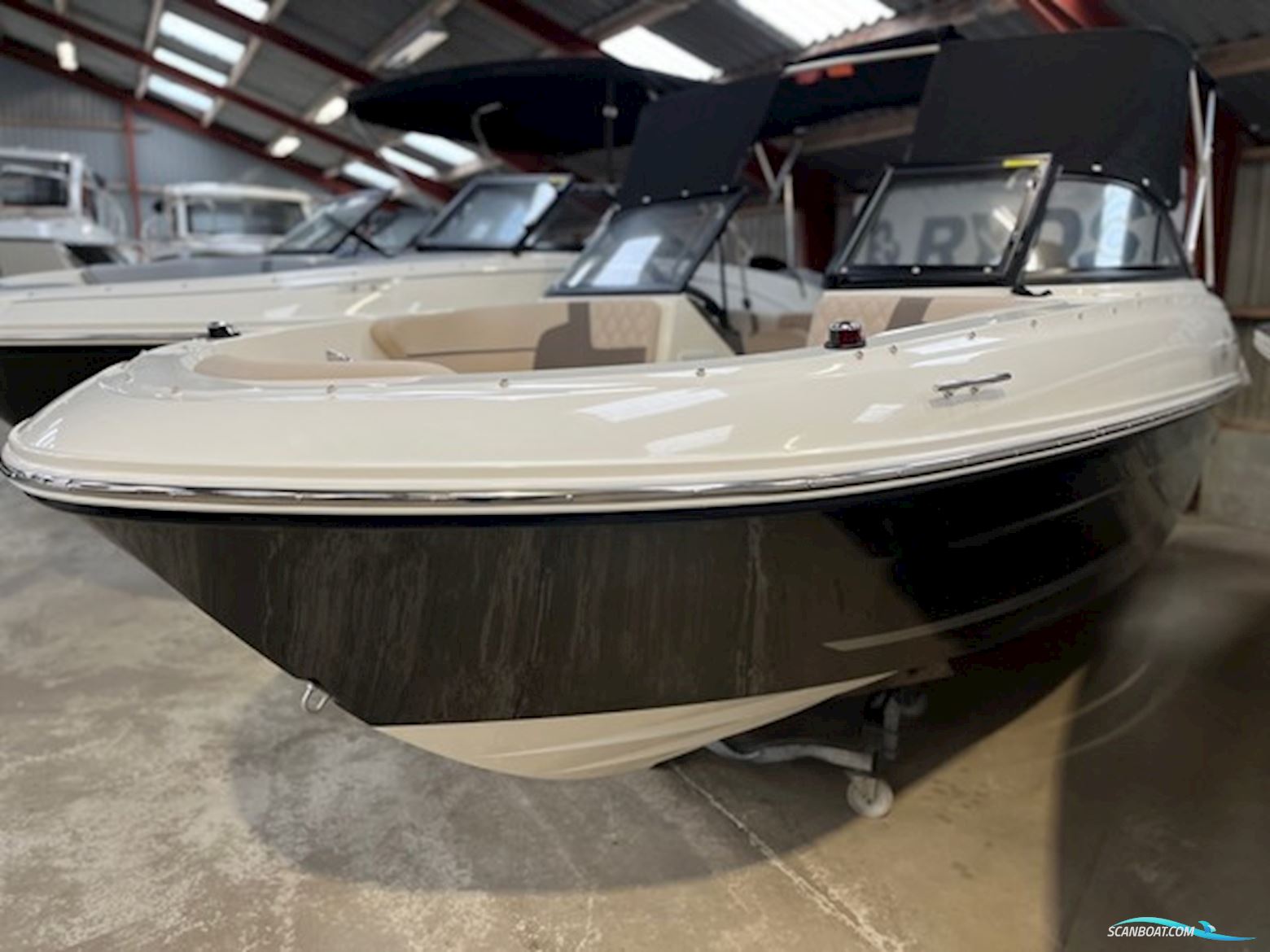 Byliner VR4 Bowrider med motor 80 - 150 hk Mercury-EFI 4 takt Motorboten 2025, Denemarken