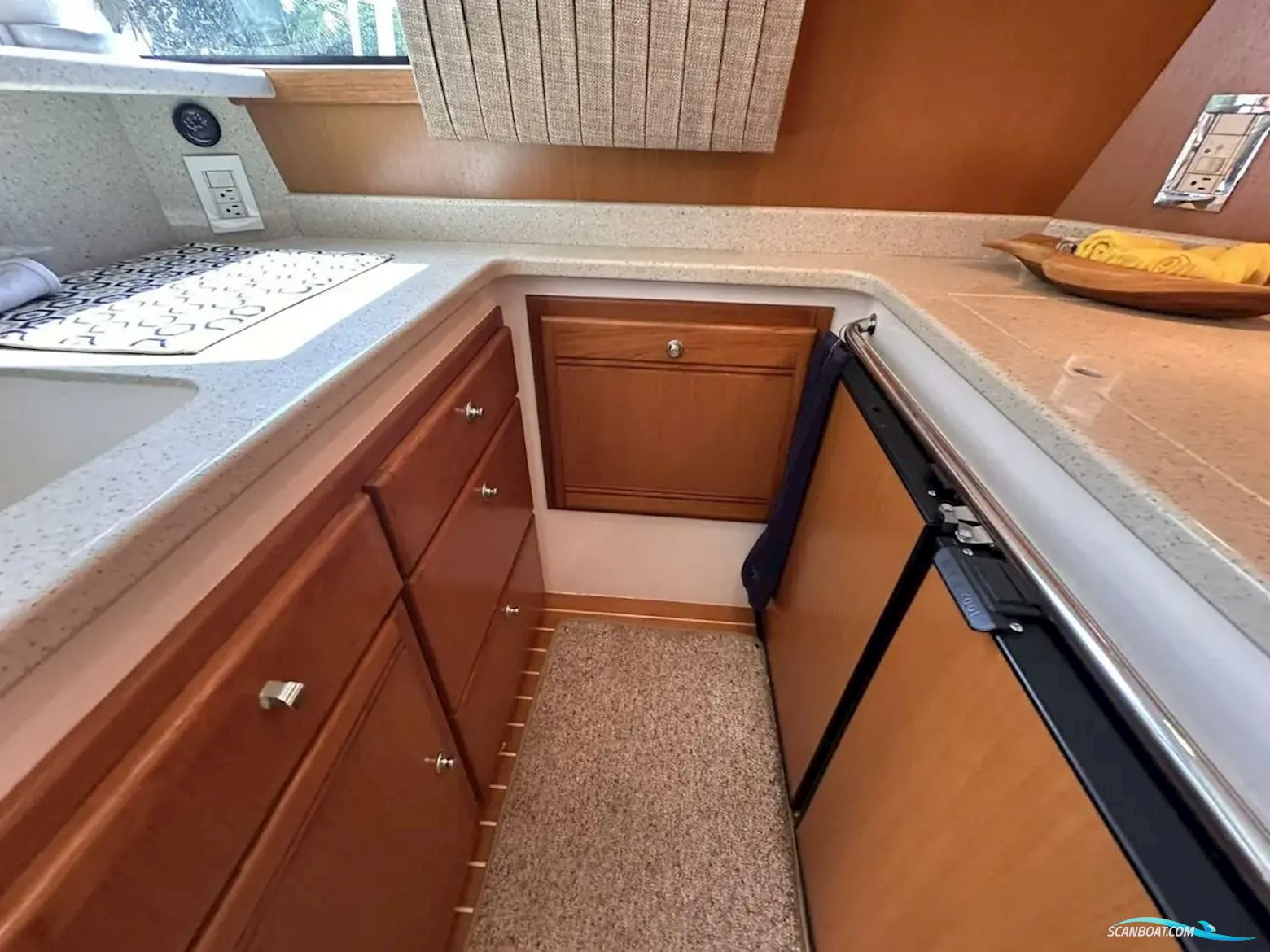 CABO Flybridge Sportfisherman