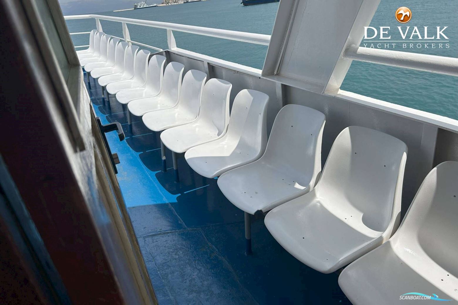 CAR/PASSENGERS FERRY 33