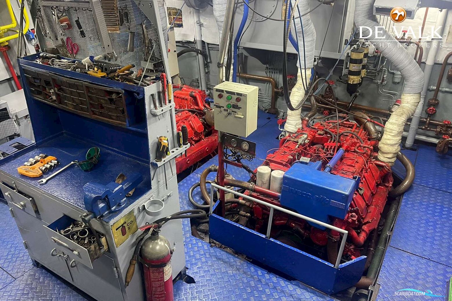 CAR/PASSENGERS FERRY 33