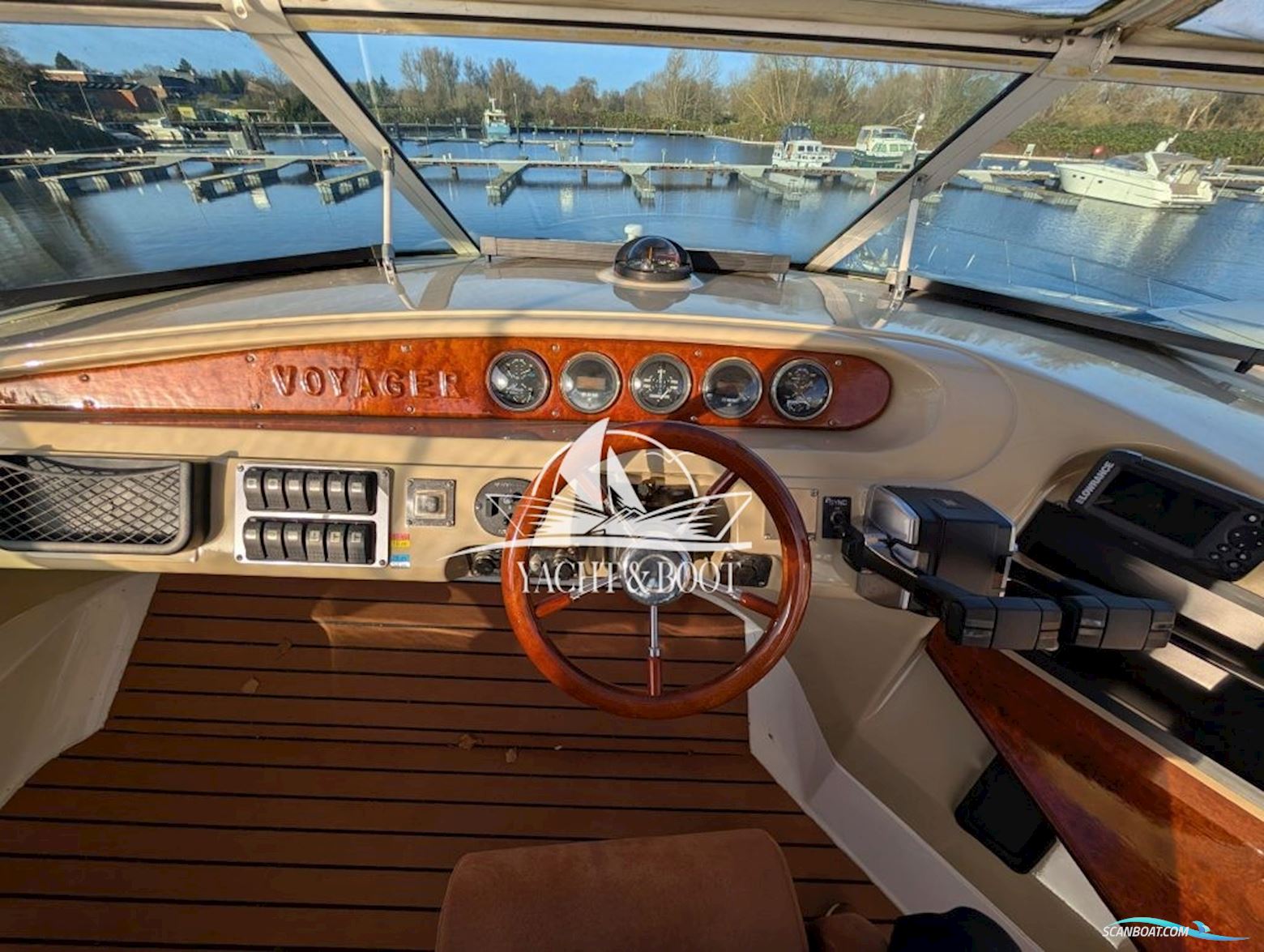 Carver 450 Voyager Pilothouse