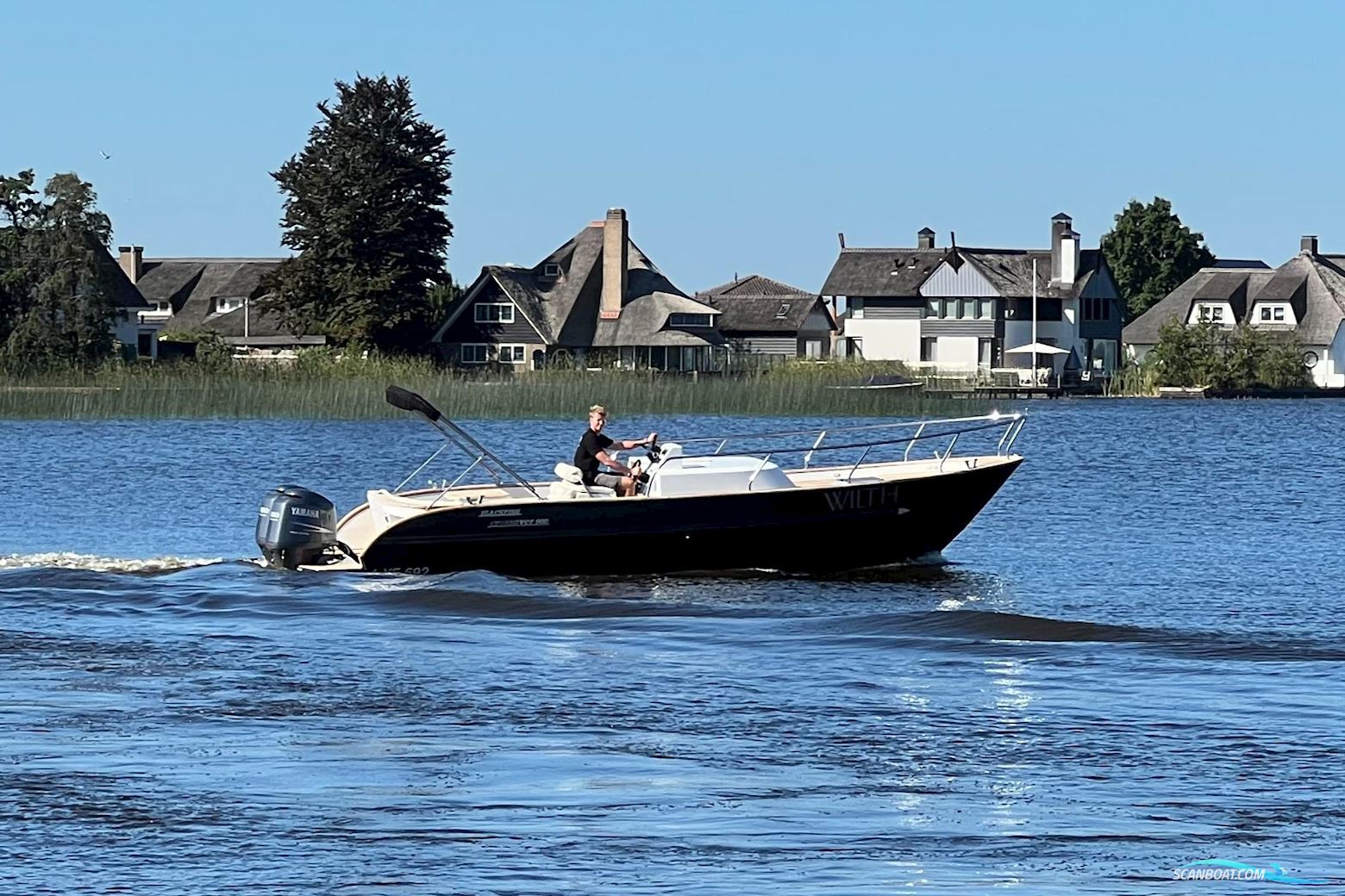 Center Console Blackfish Crossover 900