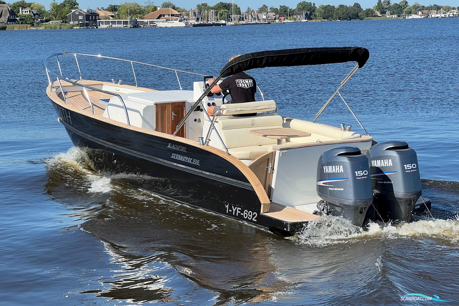 Center Console Blackfish Crossover 900