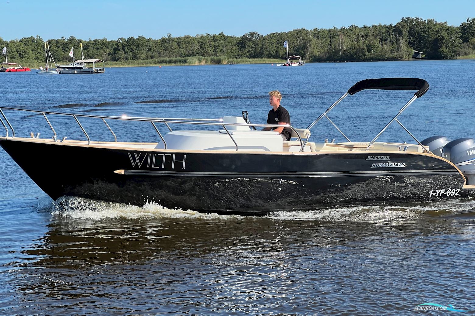 Center Console Blackfish Crossover 900