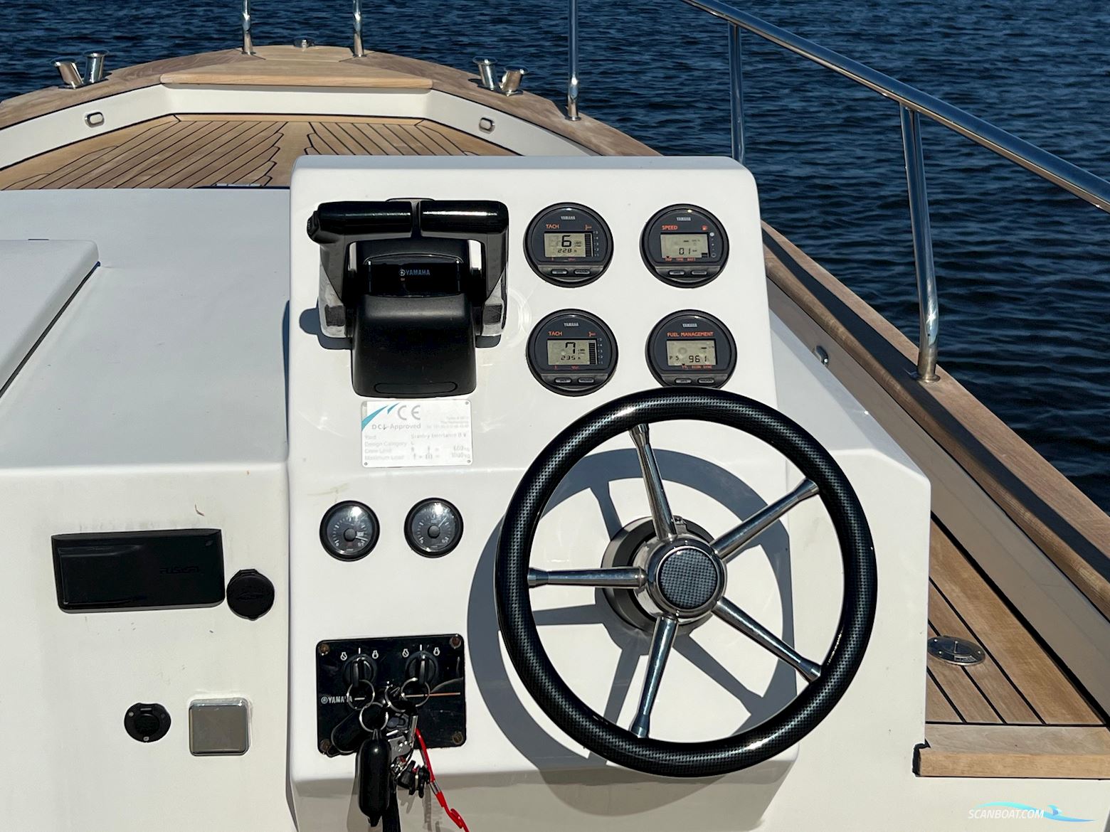 Center Console Blackfish Crossover 900