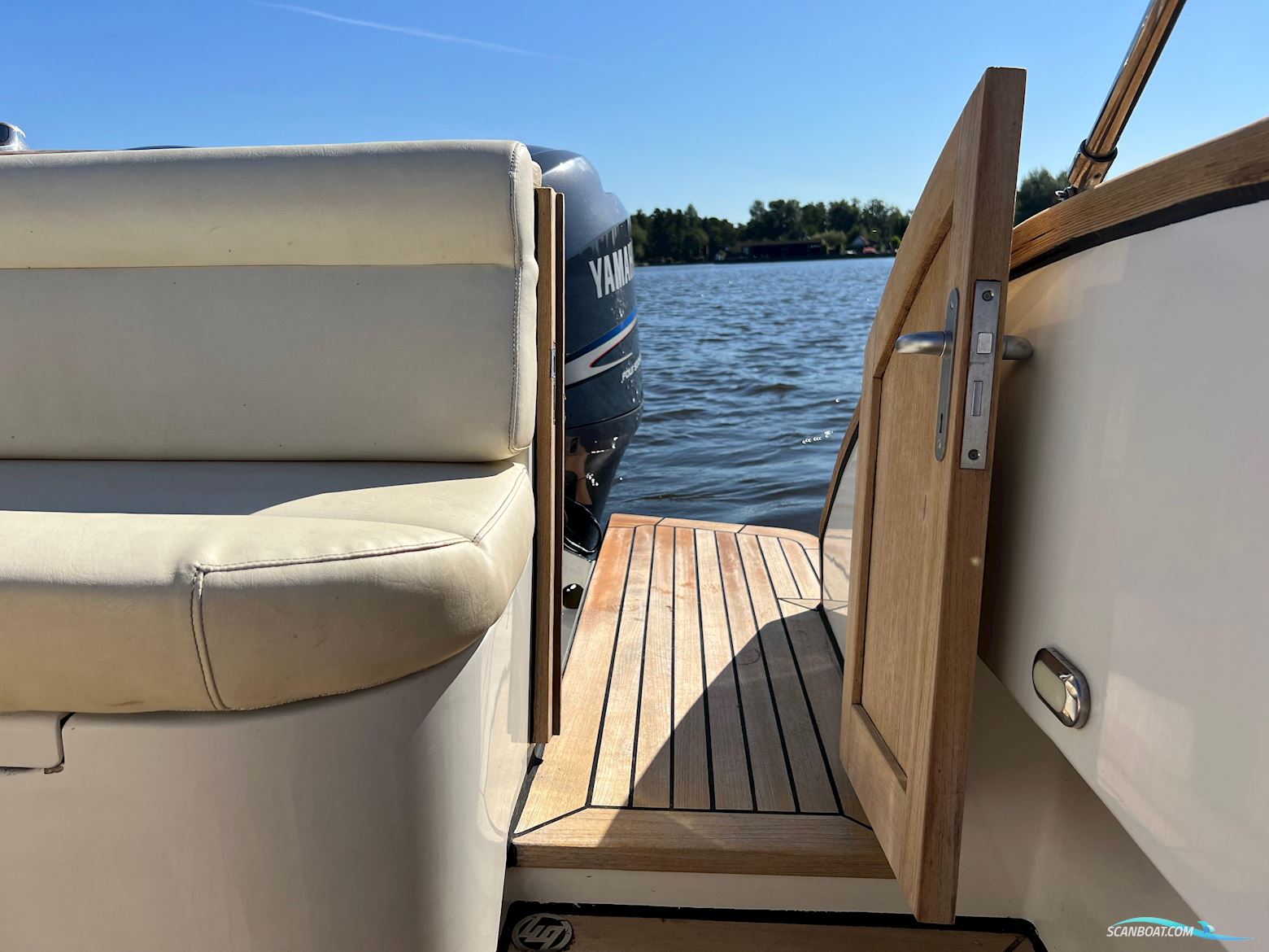 Center Console Blackfish Crossover 900